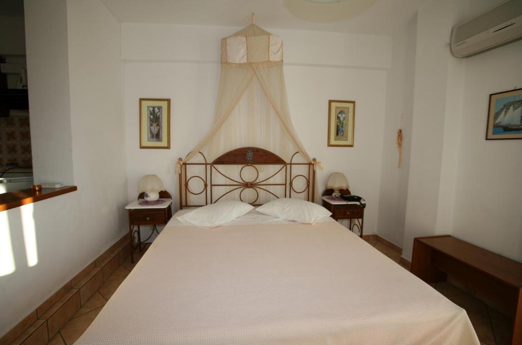 Meltemi Aparthotel Batsi  Ruang foto