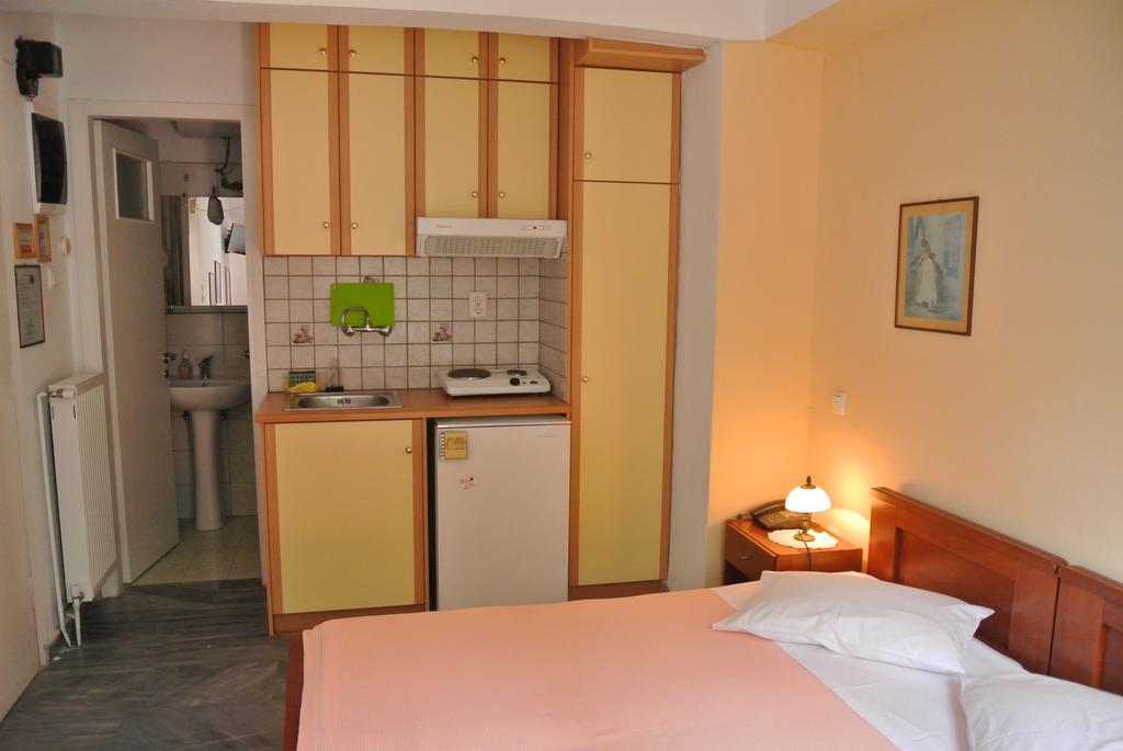Meltemi Aparthotel Batsi  Bagian luar foto