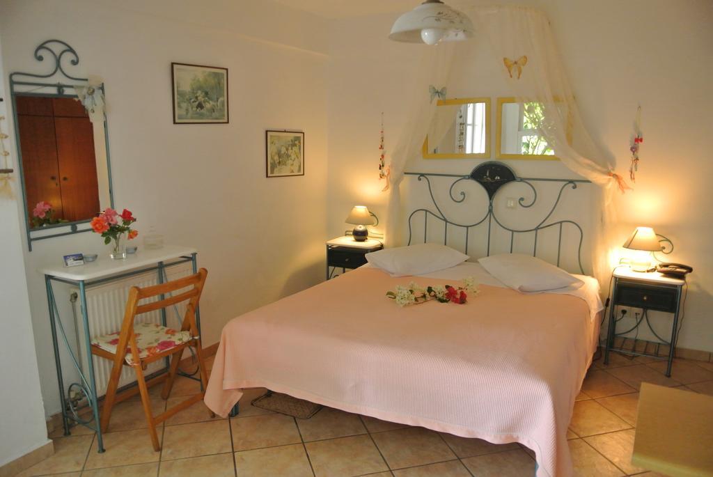 Meltemi Aparthotel Batsi  Bagian luar foto