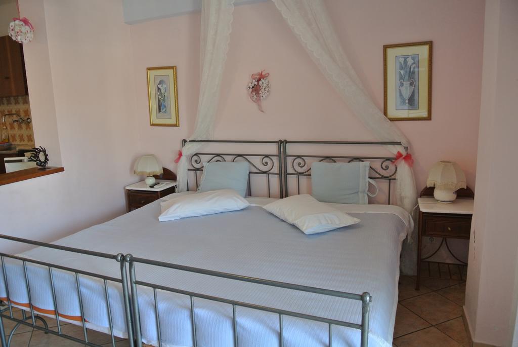 Meltemi Aparthotel Batsi  Bagian luar foto
